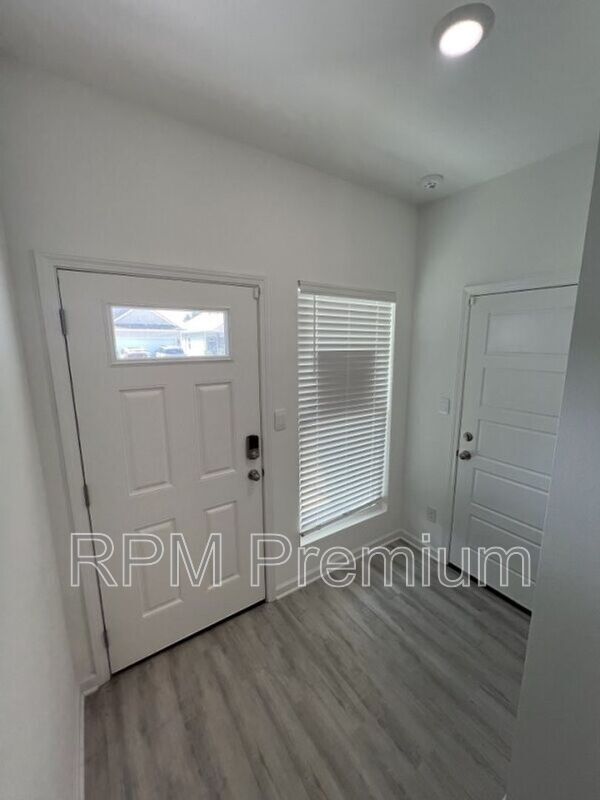 Building Photo - 1255 Drago Dr