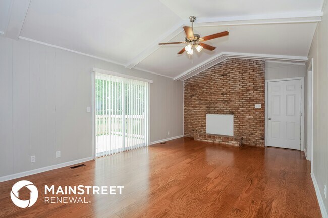 Foto del edificio - 2324 Pine Forest Dr