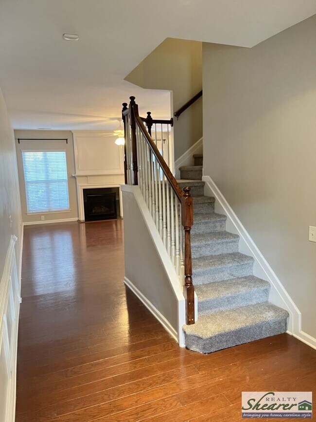 Building Photo - Beautiful 2 Story, 3 Bedroom Townhome near...