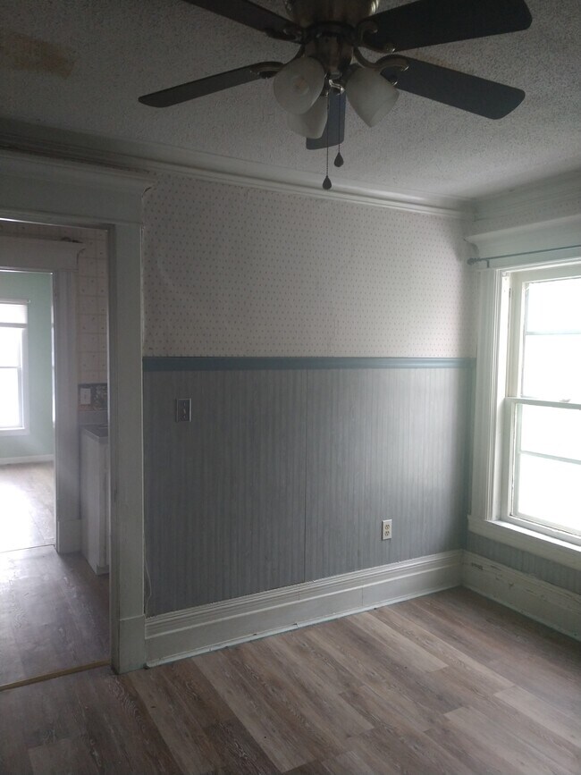 Habitación de una habitación - 341 Keyes Ave