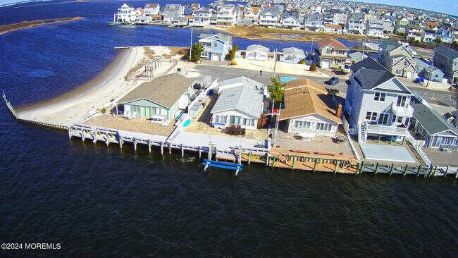 Building Photo - 261 Bay Beach Way