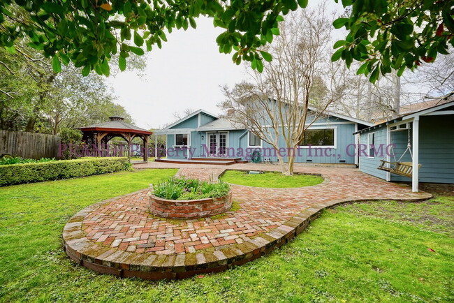 Foto del edificio - Picturesque Novato Home with Park-Like Bac...