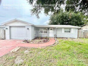 Building Photo - 3323 Fairmount Dr