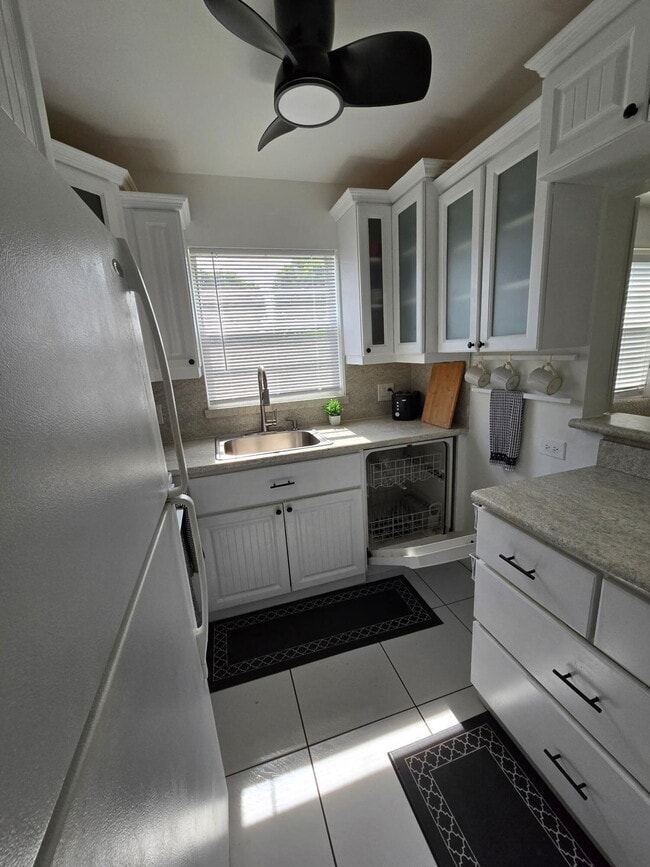 Building Photo - 477 Tilford V