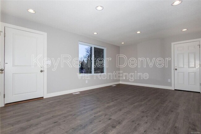 Building Photo - 2517 S Dillon St