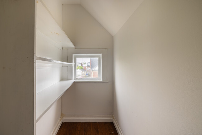 Building Photo - 239 Parrott Ave