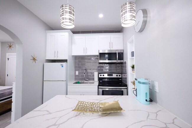 Building Photo - 730 8th St