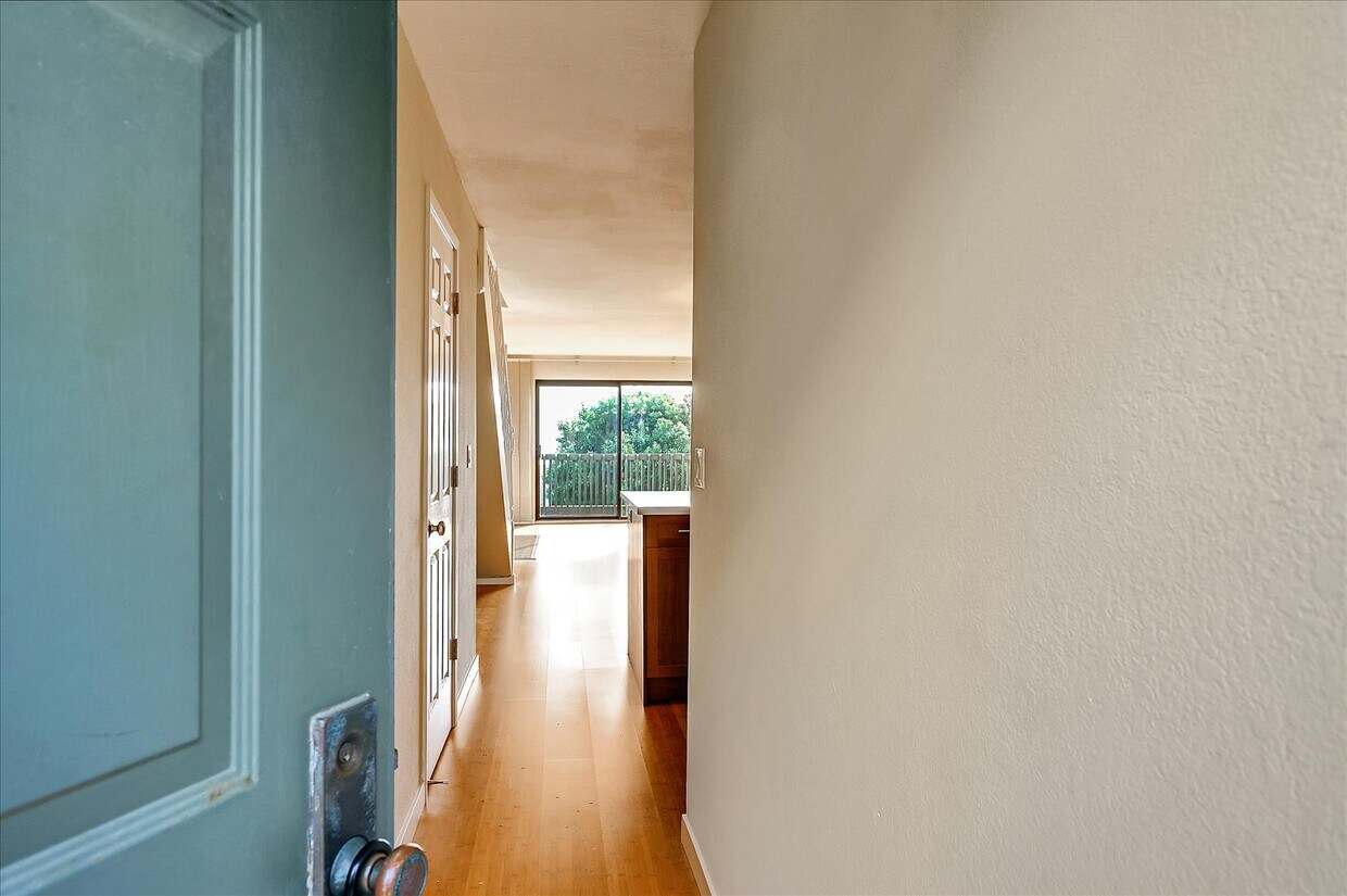 Foto principal - 145 Gardenside Dr