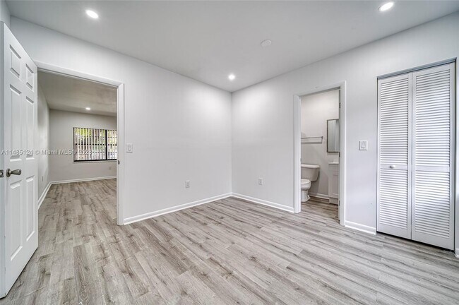 Building Photo - 1291 NW 40th St