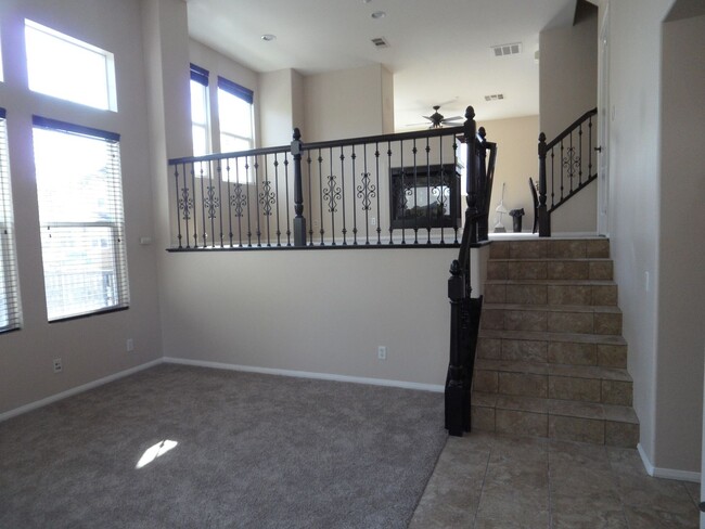 Building Photo - Briar Rose Track In Ladera Ranch End Unit ...