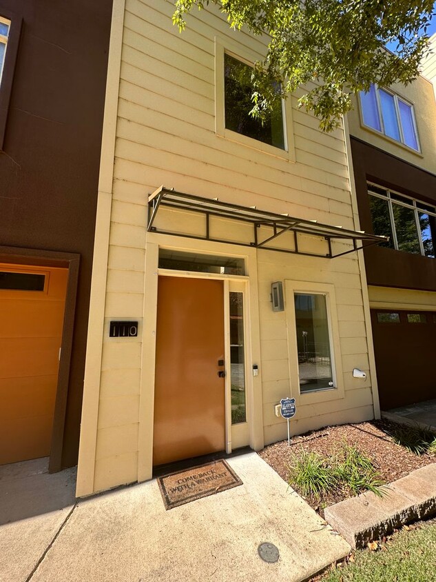 Primary Photo - Vertical Loft