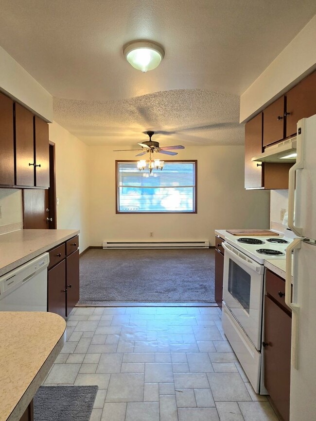 Building Photo - 2502 E Sunset Dr