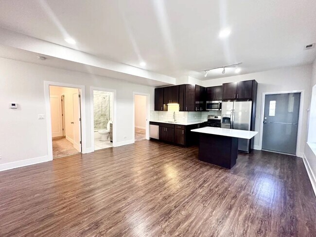 Foto del edificio - 2959 N Hamlin Ave