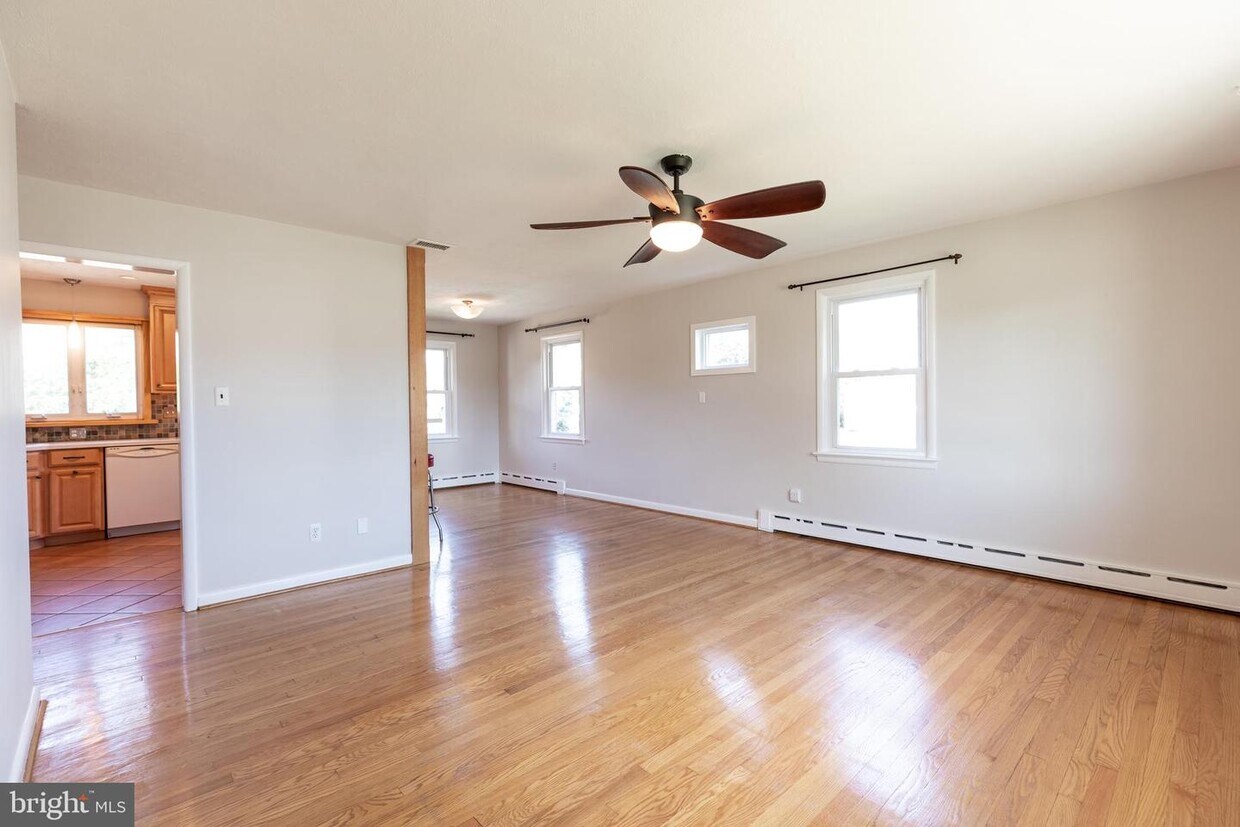 6 Goeke Dr Hamilton Township, NJ 08610 Alquileres en Hamilton