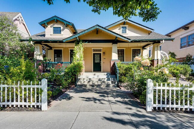 Foto del edificio - 1148 Promenade St