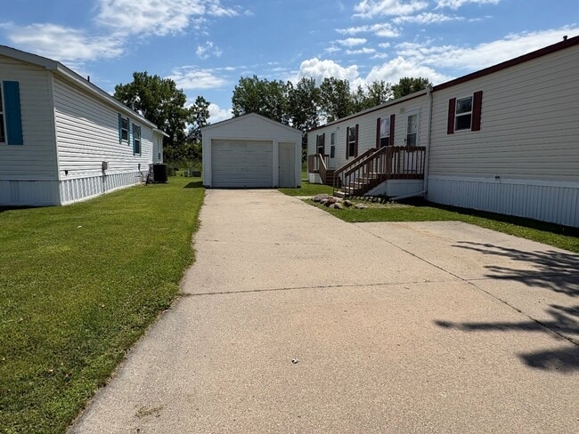 Building Photo - 2061 Windover Dr