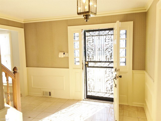 Building Photo - 4 br, 2.5 bath House - 7000 Loddon Cv