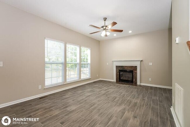 Building Photo - 3802 Parkway Vista Dr