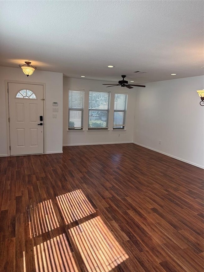 Building Photo - 2114 Cottontail Dr