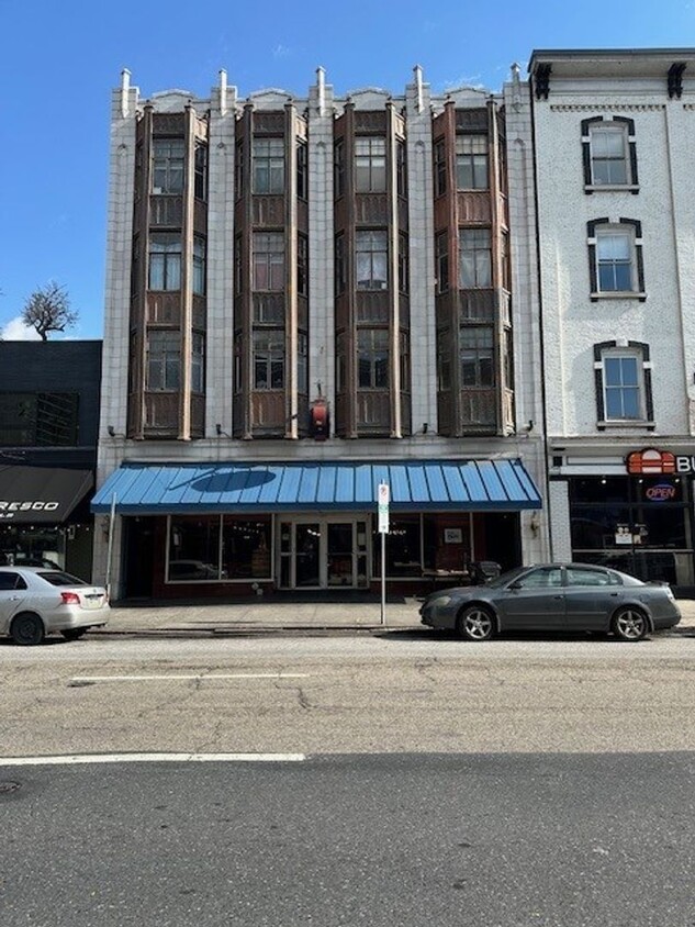 Primary Photo - Spacious 4th Floor 1-Bedroom, 1-Bathroom A...