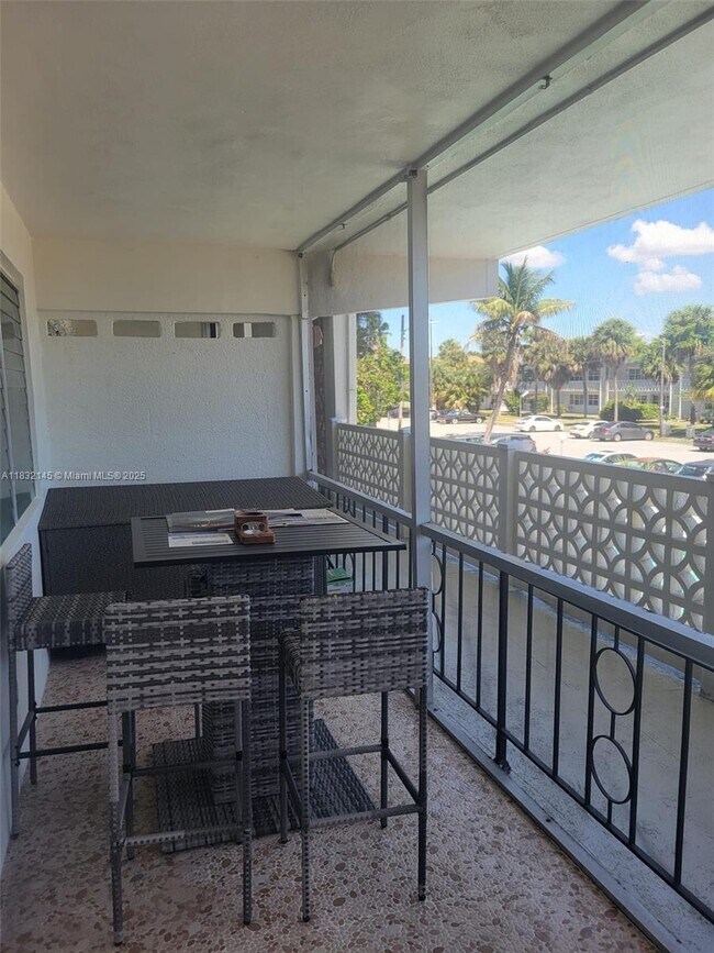 Foto del edificio - 1450 NE 170th St