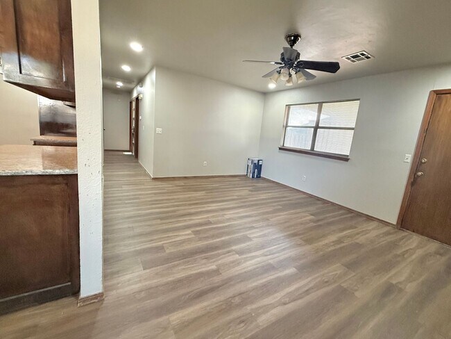 Building Photo - Complete new remodel 3-2-2 home off Broadw...