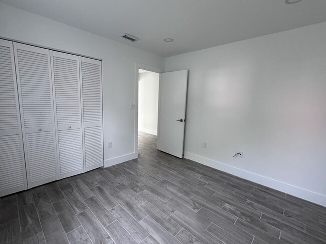 Foto del edificio - 5593 NW 102nd Pl