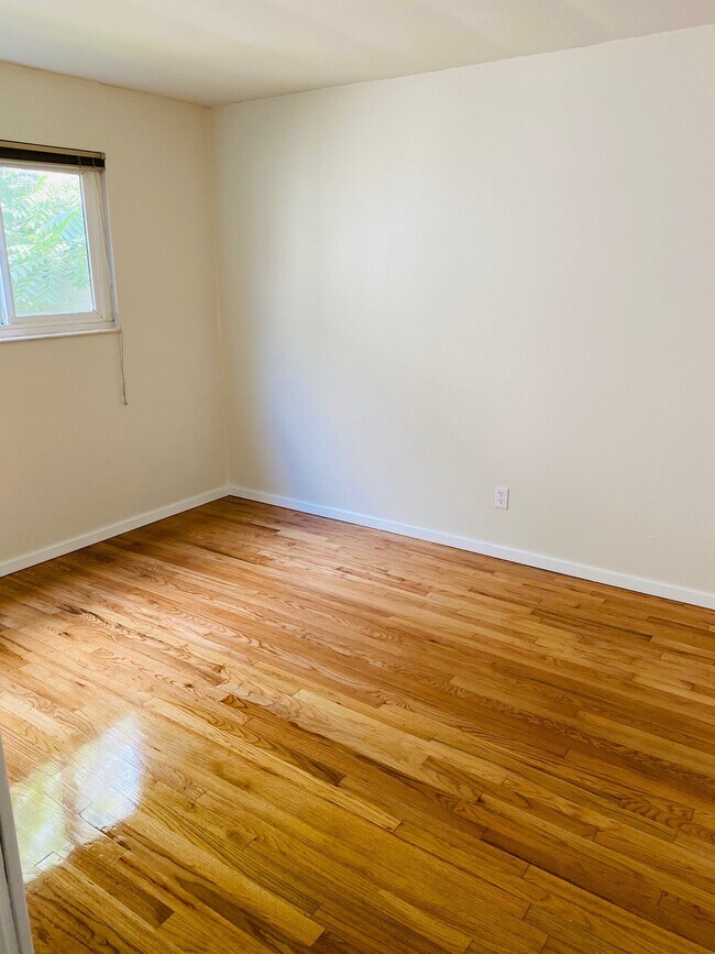 Foto del edificio - 1226 Taylor Ave N