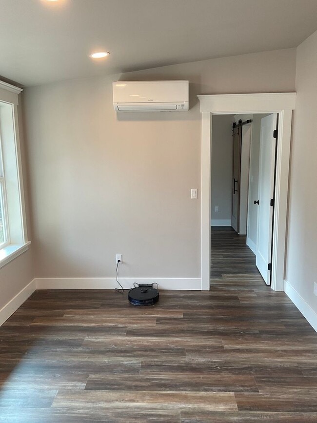 Building Photo - Exquisitely Stunning 2 Bedroom Condo for r...