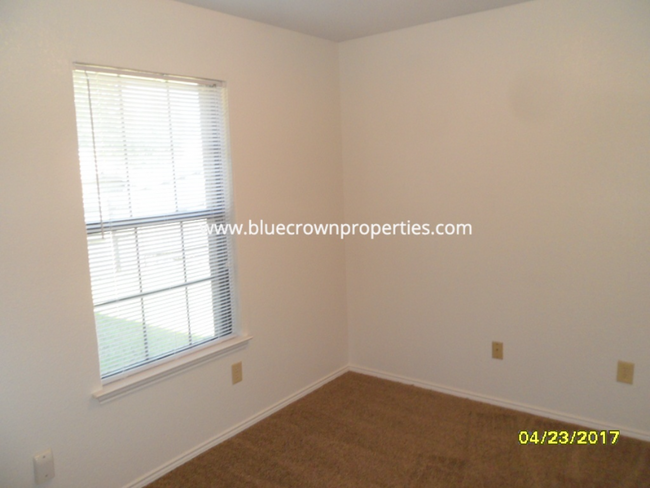 Building Photo - 3 Bedroom Duplex - White Settlement