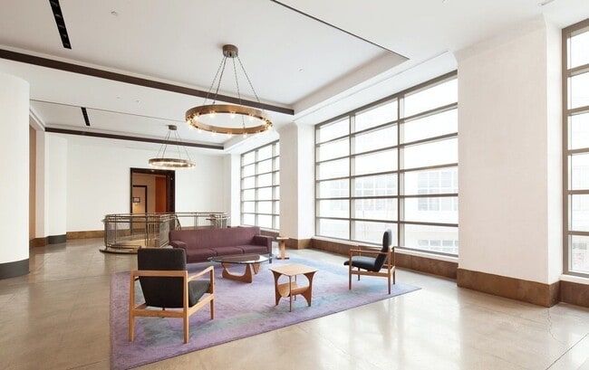 Foto del edificio - 2728 Thomson Ave