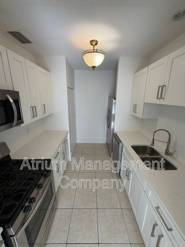Building Photo - 324 7th St S