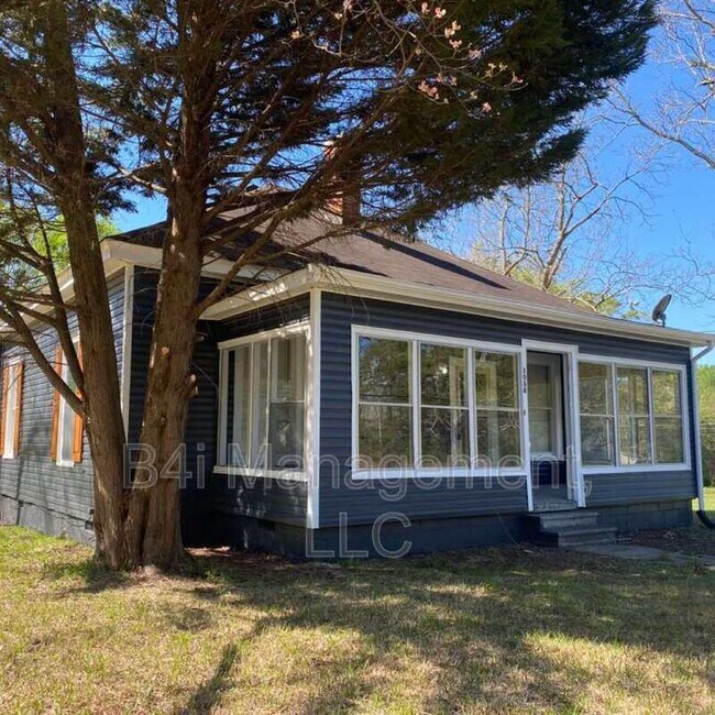 Building Photo - 1056 High Falls Rd