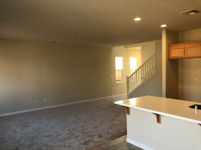 Foto del edificio - Modesto 3 Bedroom 2.5 Bath Newer Construction