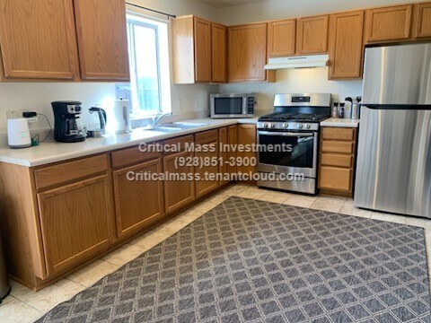 Building Photo - 610 N Newton St