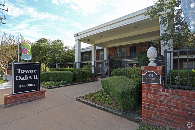 Entrance - Towne Oaks II