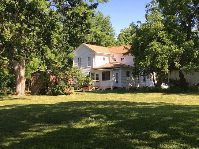 Building Photo - Charming historic farmhouse down a long lane