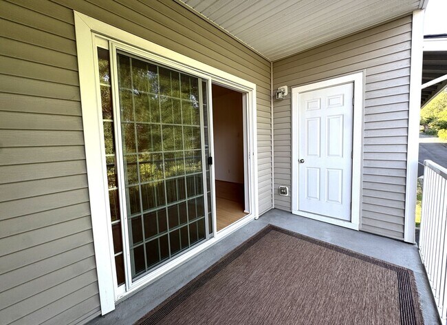 Building Photo - 7020 Holly Park Dr S