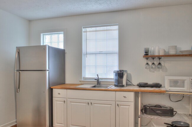 Foto del edificio - 1714B Villa Pl