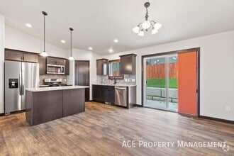 Building Photo - 840 Jones Dr