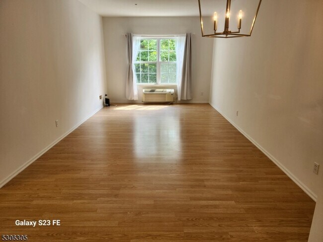Foto del edificio - 9303 Richmond Rd
