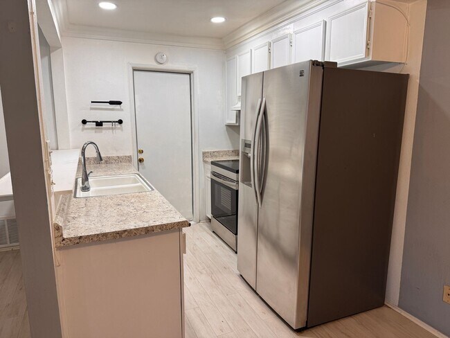 Foto del edificio - Cozy 2 bedroom 1 bathroom
