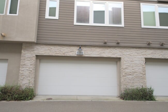 Building Photo - 5590 El Dorado Ln