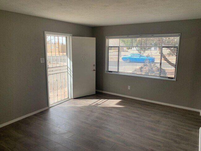 Building Photo - 10222 Candelaria Rd NE