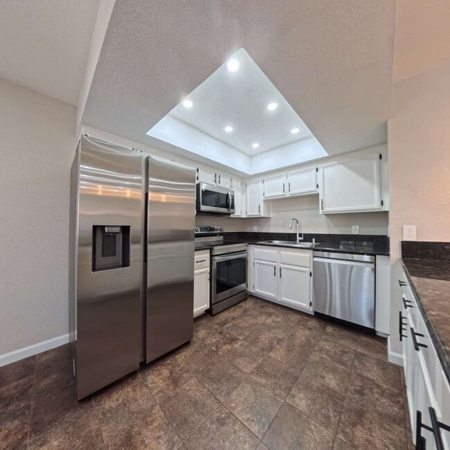 Building Photo - Stunning 2-Bedroom Condo 2nd Floor at The Lakes!