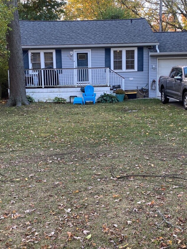 Foto principal - Charming 2-bedroom, 1-bathroom home locate...