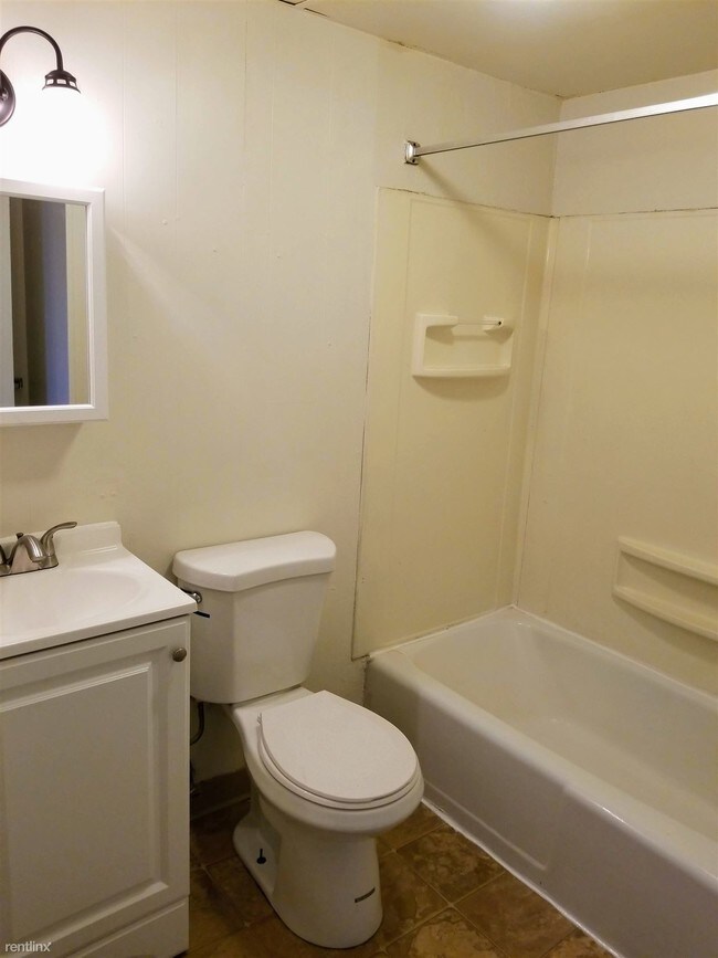 Building Photo - 1 br, 1 bath Apartment - 329 Semple Street #2