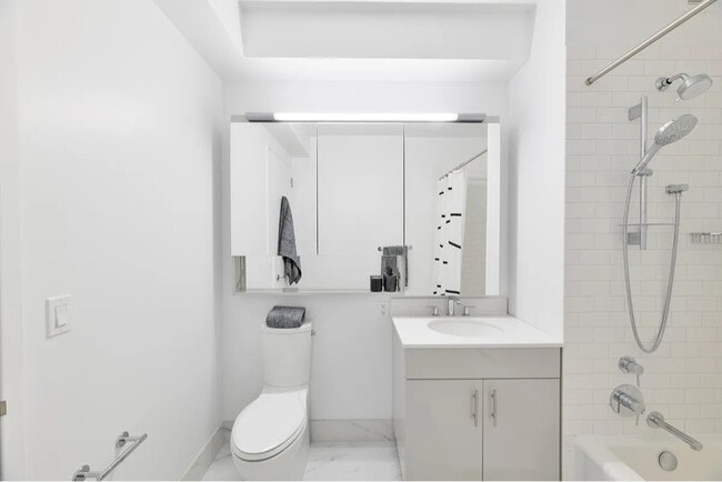 Building Photo - 2-20 Malt Dr