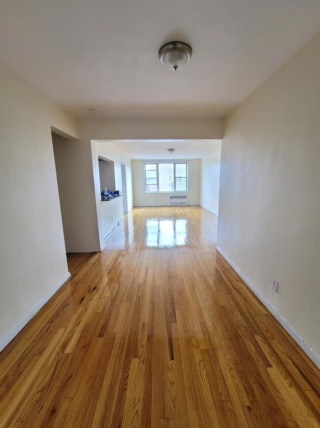 Huge Foyer - 35 E Hartsdale Ave