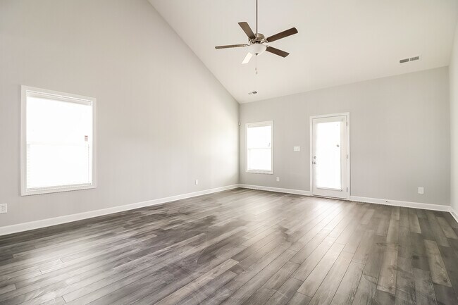 Building Photo - 308 McKenzie Pl